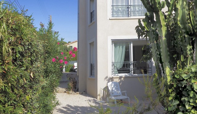 LUXURY T3 WITH GARAGE 150m FROM THE PORT