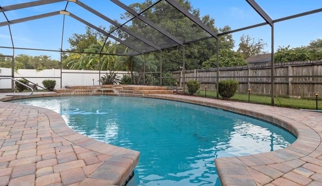 Luxury Tampa, Resort with Swimming Pool, 4 Bedrooms, 3.5 Bathrooms. Sleeps 20+
