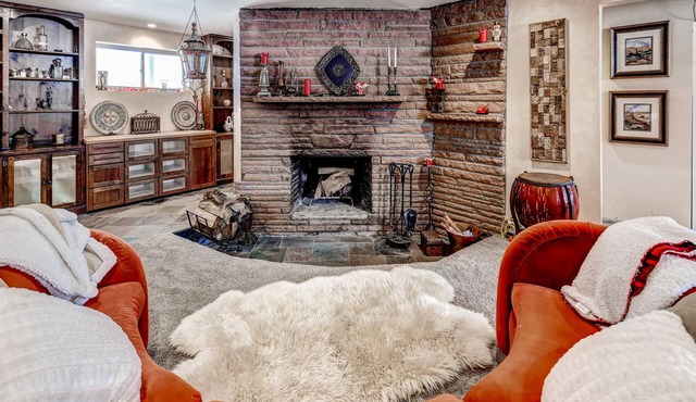Luxury that is close to downtown and easy access to Red Rocks!