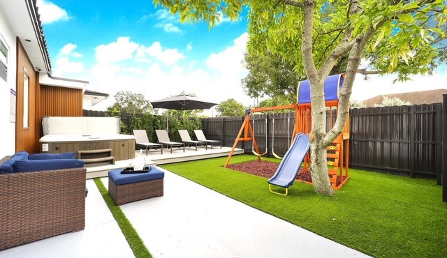 Luxury The Rock & Music Villa Miami!/Baby Items/BBQ/Playground/Work Area