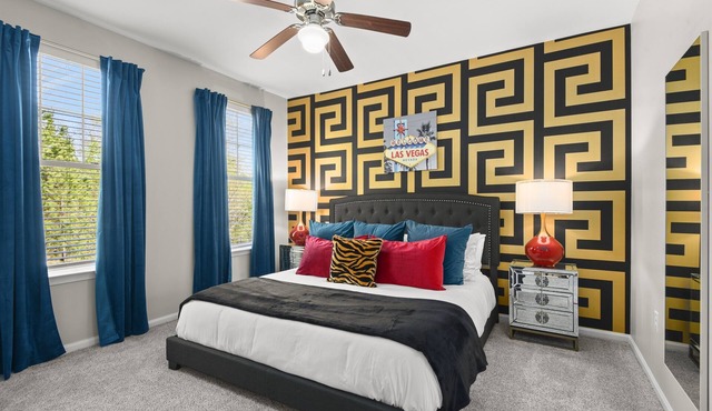 Luxury Themed Home! 5 Luxe K Suites+Shuttle!