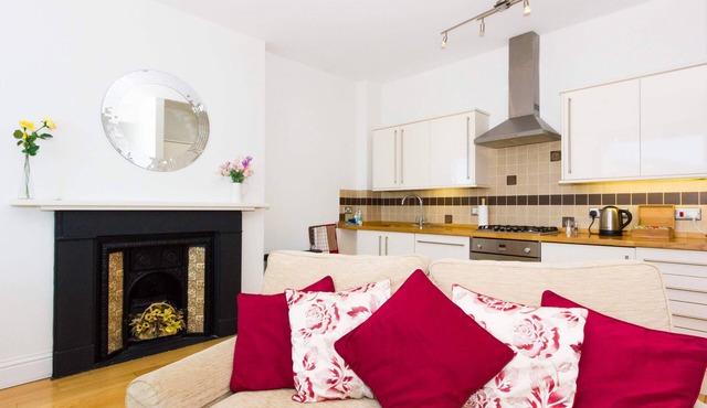 Luxury Three Bed Apartment with Balcony and Seaviews