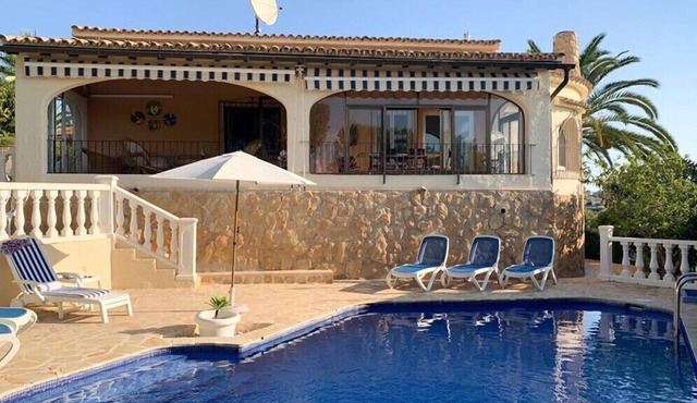 Luxury Three Bedroom Detached Villa - Private Pool, Barbecue Terrace & Sea Views