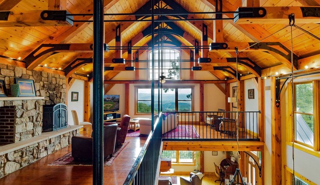 Luxury Timber Frame Mountaintop Lodge, Stunning Views, 5 Suites, Chef's Kitchen