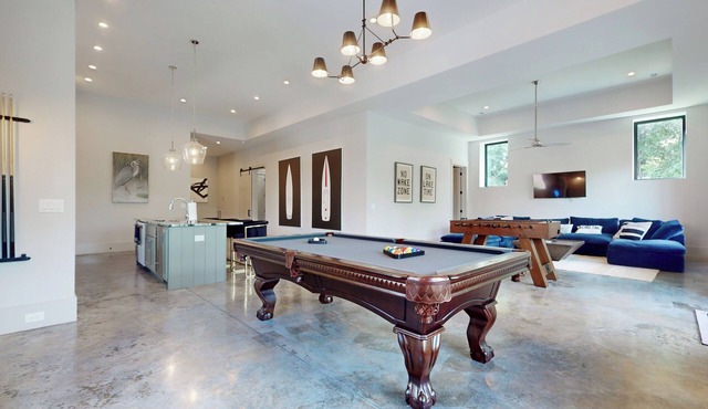 Luxury Tim’s Ford Lake front -boat available pls inquire- 3 suites