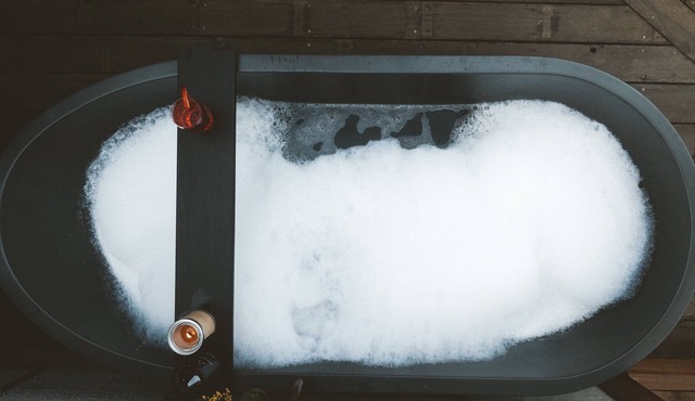 Luxury Tiny home, Outdoor bath, Infrared Sauna, Fire pit