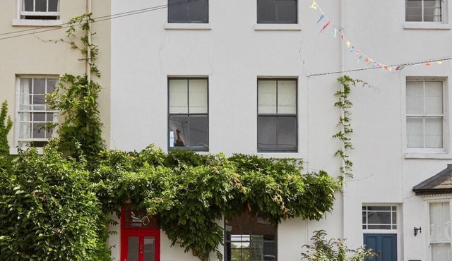 Luxury Townhose Royal Leamington Spa.nSuperking BedsnLog Burner nWiFi - Sky TV