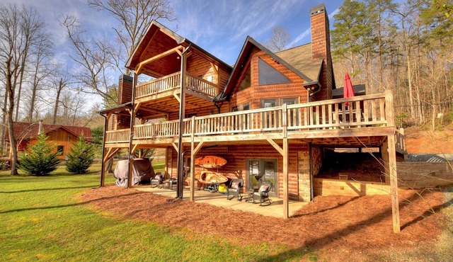 Luxury, Toccoa River Front, Fishing, 3 Fireplaces, Kayaks