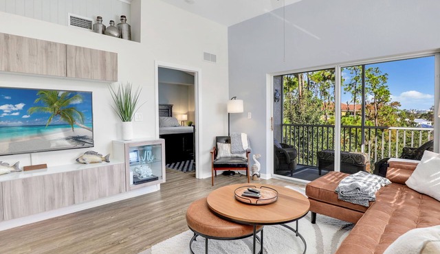 Luxury Top Floor Condo! Walk to PickleBall! Gated/Pool/Gym