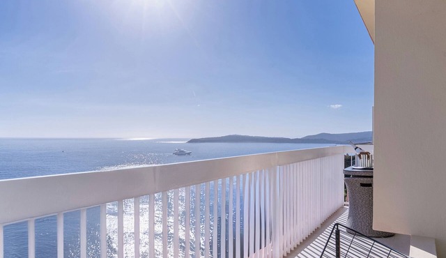 Luxury Top Floor Sea View Downtown Cap d'Ail
