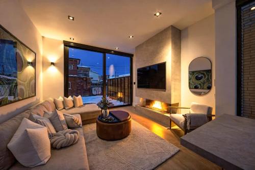 Luxury Toronto Home with Rooftop Terrace & Parking