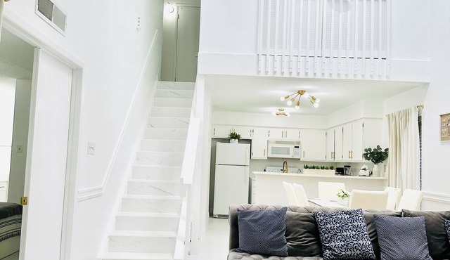 Luxury Touches + Pool + Quartz + Gold Details