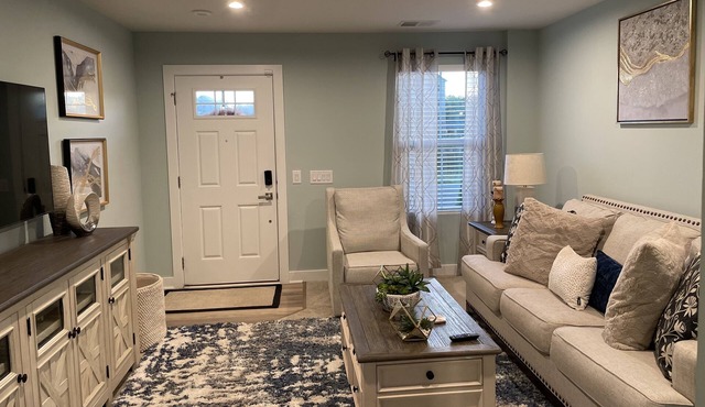 Luxury townhome w/Private guest floor