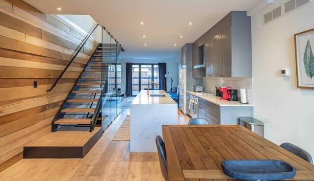 Luxury Townhome 09 | Parking | Hosted By StayRafa