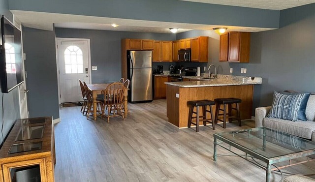 Luxury Townhome #1 - Remodeled Feb 2021