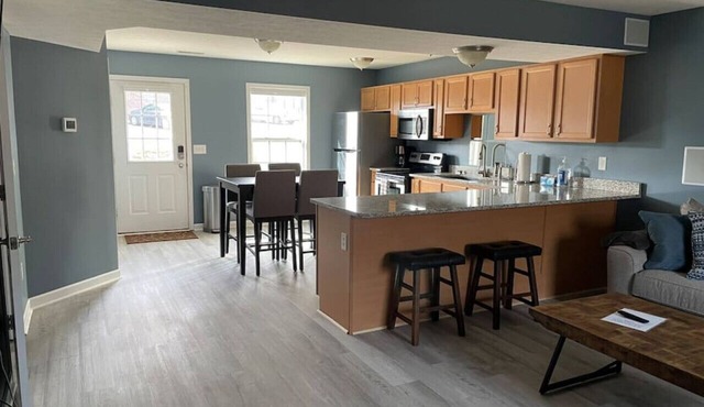 Luxury Townhome #2 - Remodeled Feb 2021