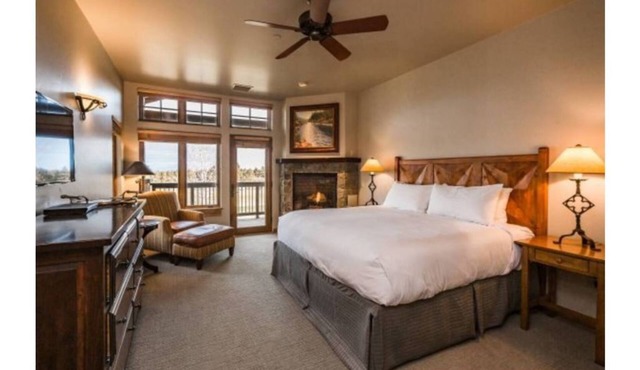 Luxury townhome at Juniper Preserve in Pronghorn Resort . 3 bedr,