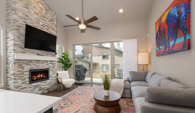 Luxury townhome cabin 58, minutes from Winter Park Resort, trails, hiking