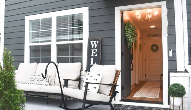 Luxury townhome close to downtown!