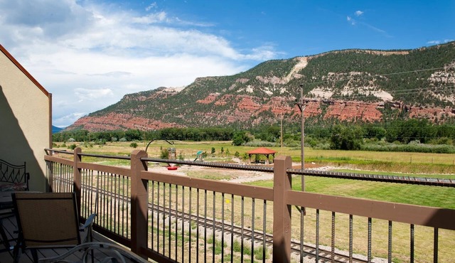 Luxury Townhome - Great Views - 4 Miles from Downtown - Central AC