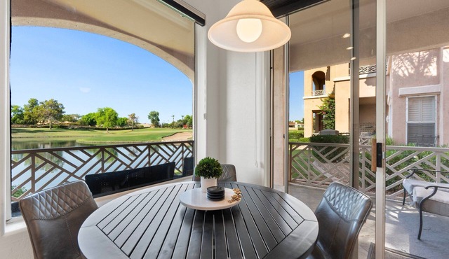 Luxury Townhome in Chandler-Stunning Views of Lake/Golf Course Large 3BR 2.5BA