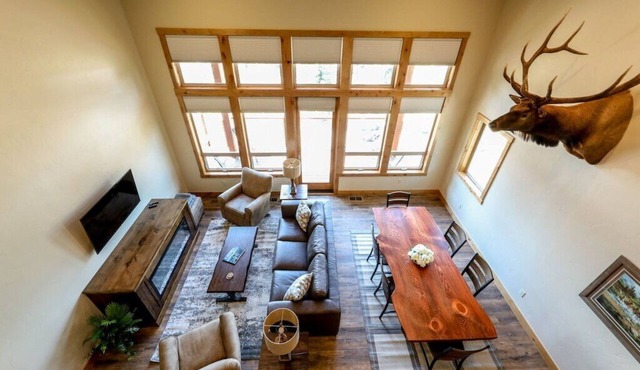 Luxury Townhome in Exclusive Eagle Bend