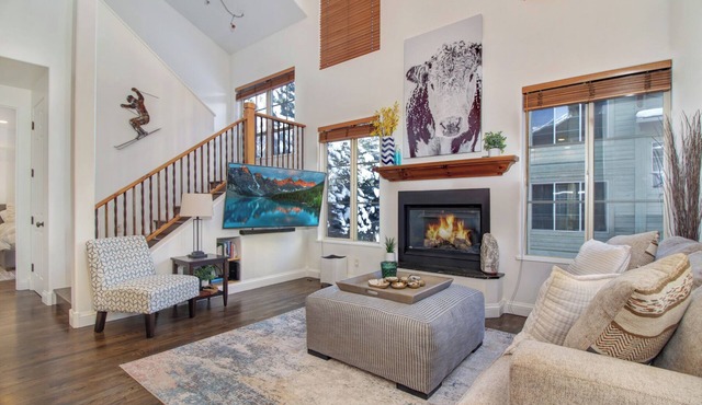 Luxury Townhome located in West Ketchum. Short walk to Ski Lifts and town!