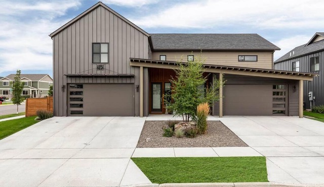 Luxury Townhome on the Park with Bridger Mtn Views