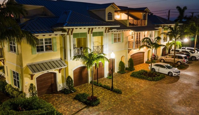 Luxury Townhome | Pool | Beach & Golf Escape