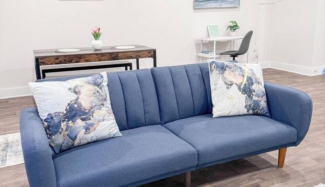 Luxury Townhome - Pool Access - Fast WiFi - Near Beaches & Shopping