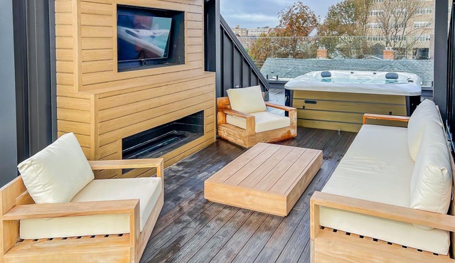 Luxury townhome - Rooftop Patio - Hot Tub