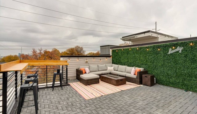 Luxury Townhome! Rooftop/Game Room! Near Broadway!