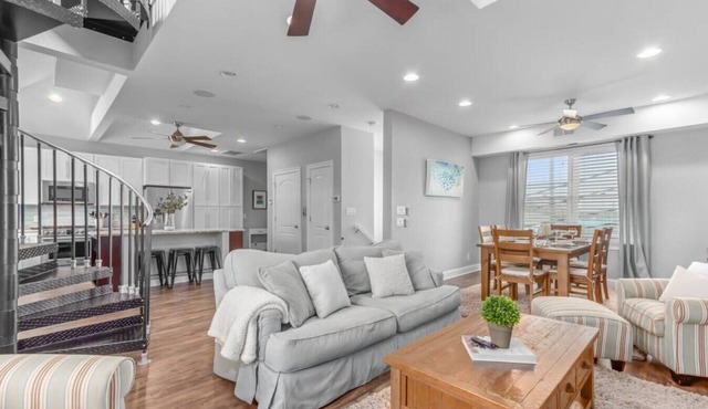 Luxury Townhome 1 BLOCK from Beach, on Boardwalk