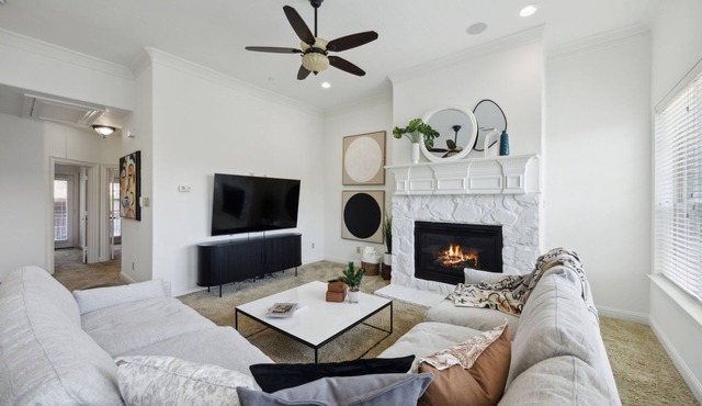 Luxury Townhome walking distance to Legacy West