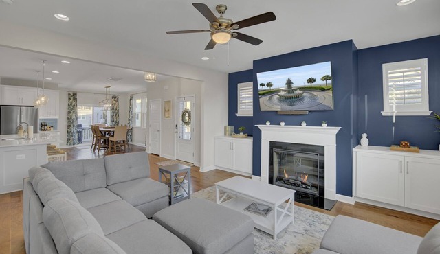 Luxury Townhome with 2 King Suites - 20 minutes from Beach & Downtown