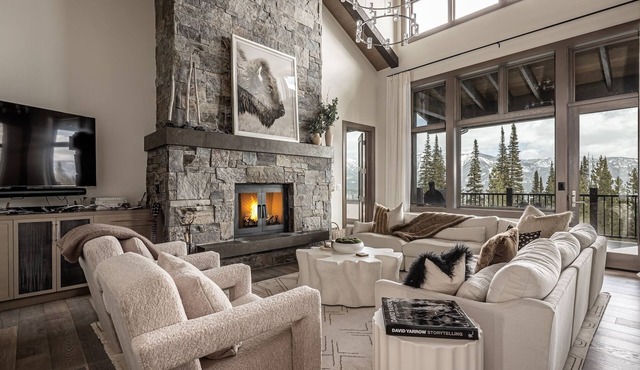 Luxury Townhome with Hot Tub! Game Room! Firepit!