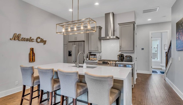 Luxury Townhome With Rooftop Deck Skyline Views