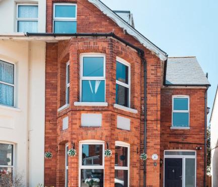 Luxury Townhouse - 6 bed - Hot tub - Games room