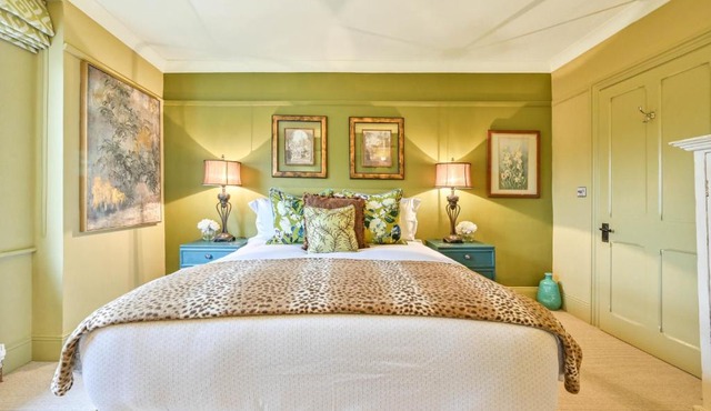 Luxury Townhouse for two close to Restaurants and Bars and minutes from Dartmoor