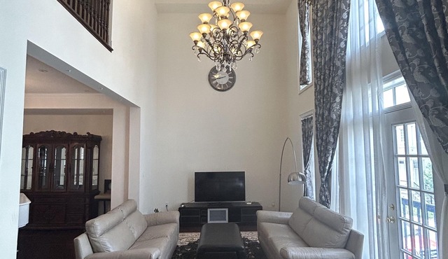 Luxury Townhouse in downtown Markham