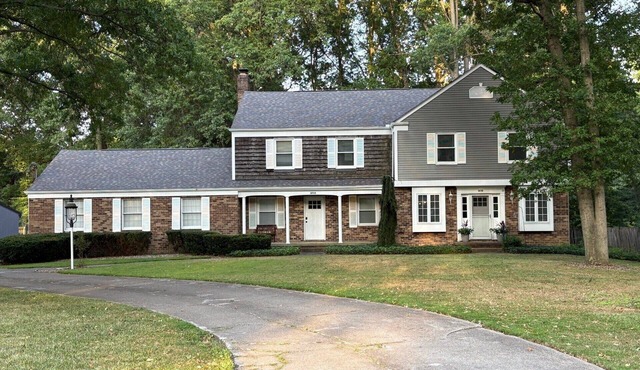 Luxury Townhouse on Golf Course in Boardman with Canfield School District
