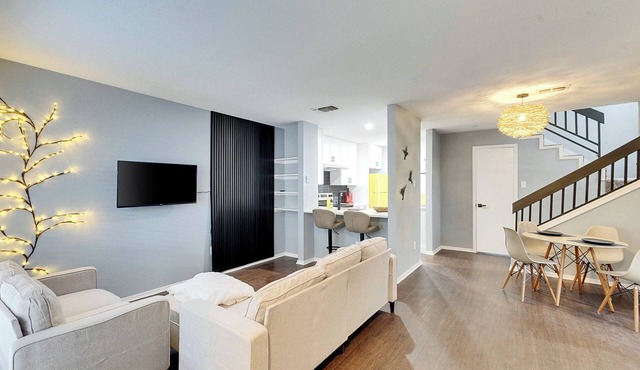 Luxury Townhouse With Pool/Near the Domain
