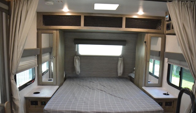 "Luxury Trailer Getaway – Cobblestone RV Park (Sleeps 6!)"