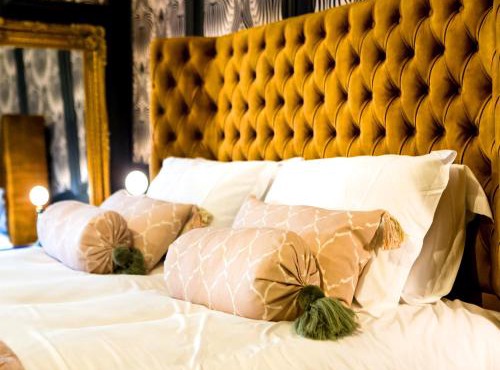 Luxury Travel Emporium YO1 - Exquisite 400 Year Old, City Centre Townhouse