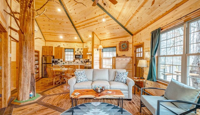 Luxury Treehouse Getaway just north of Nashville TN