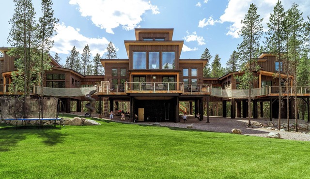 Luxury treehouse near Glacier National Park.