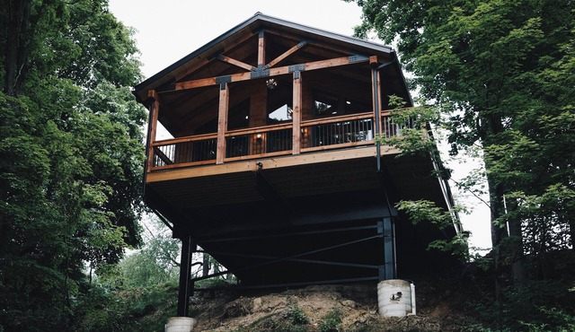 Luxury Treehouse Cabin over Salt Creek - Cabin 1