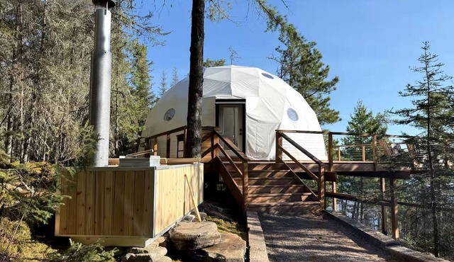Luxury Treetop Glamping Dome with Private Hot Tub near Crane Lake, Minnesota