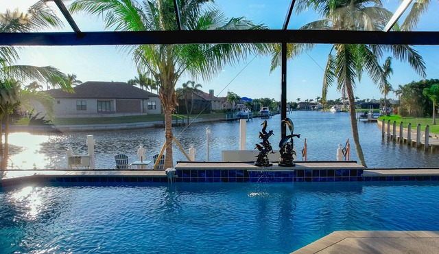 Luxury Tropical long waterfront view w/bikes,kayaks,golf clubs,beach gear incl.