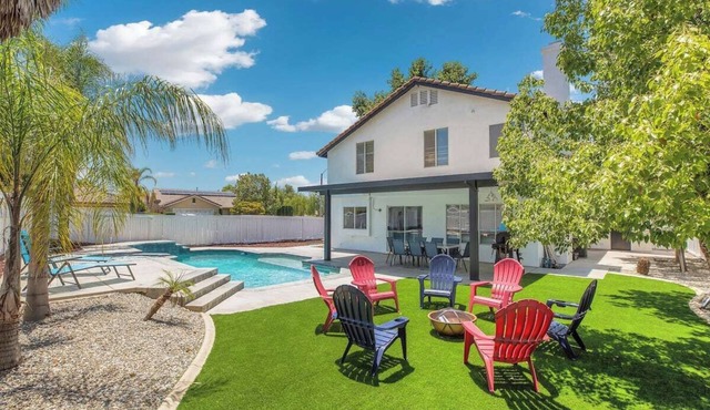 Luxury Tropical Modern Villa Pool/Jacuzzi & Game Room!
